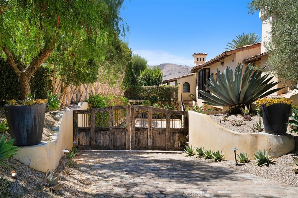 Gated motor court to 8+ car garage - 31 Blue Heron, Irvine CA 92603 - photo 54