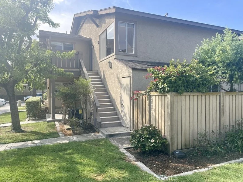 32 Echo Run, Irvine, CA 92614