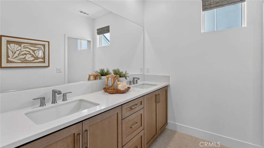 Photos shown are of model only- not actual homesite. - 324 Bracken, Irvine CA 92618 - photo 20