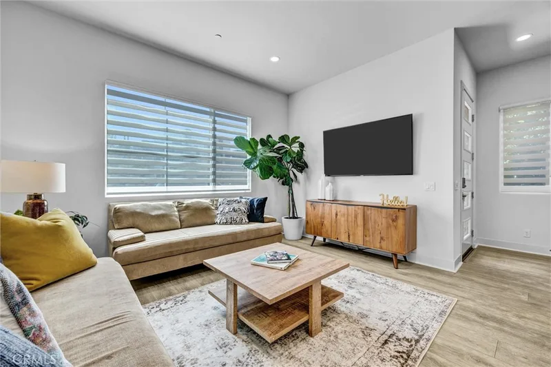 327 Novel, Irvine