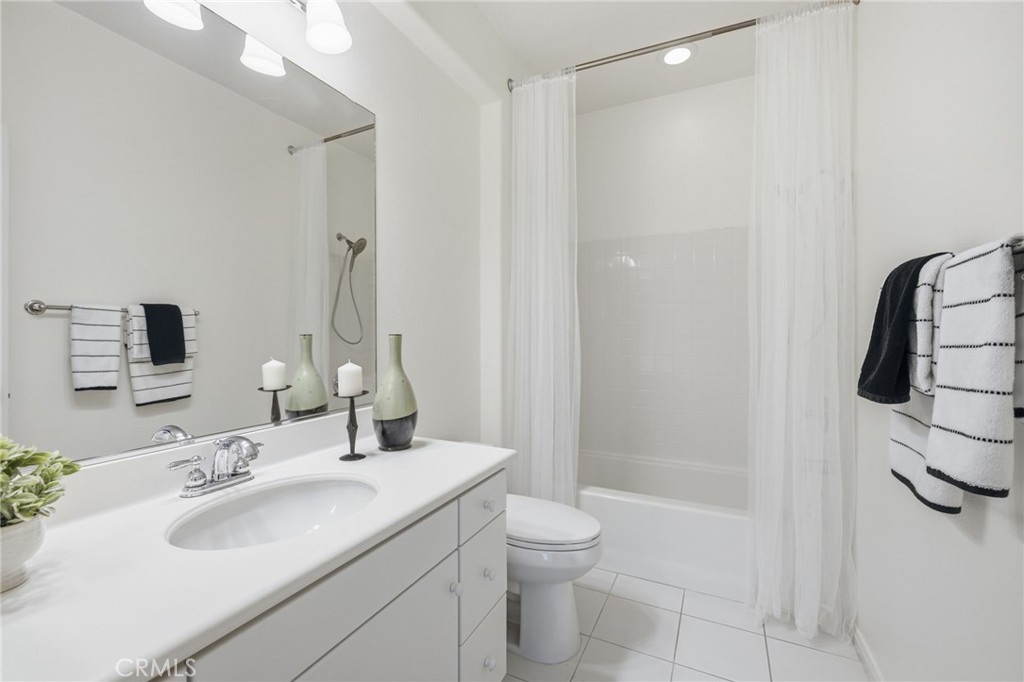 ensuite bath - 33 Nightshade, Irvine CA 92603 - photo 18
