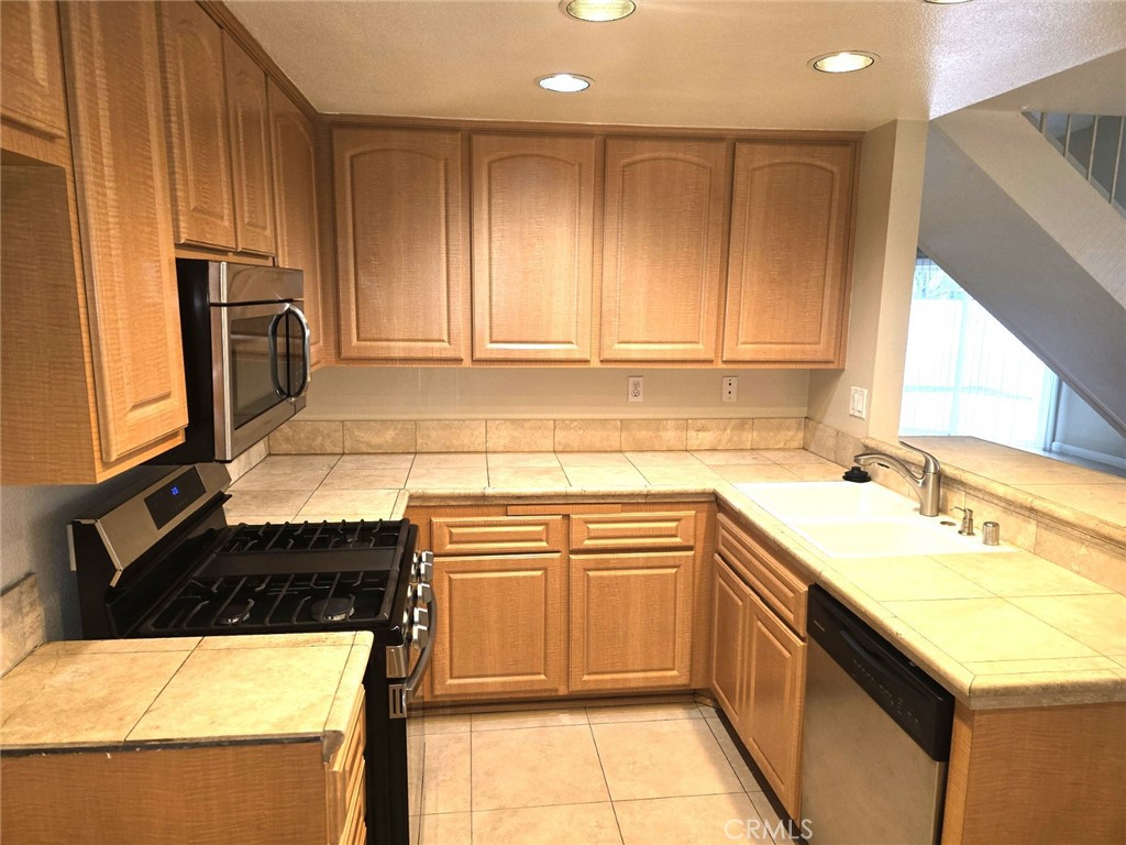 339 Deerfield, Irvine CA 92606 - photo 8
