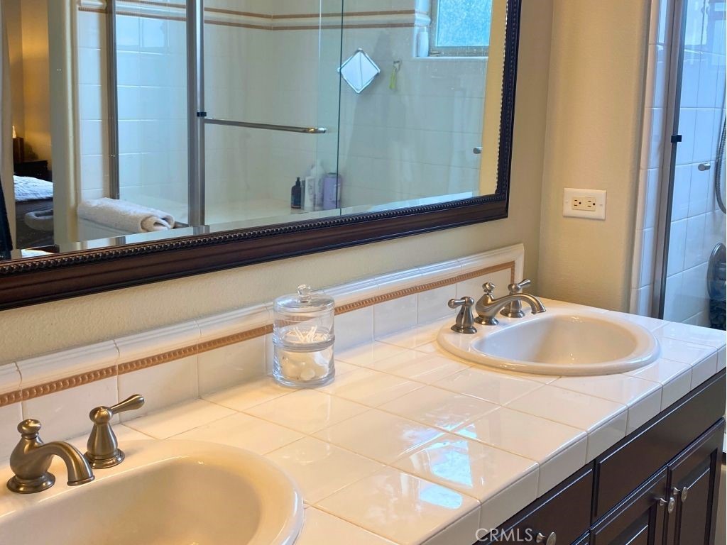double vanity in main bedroom - 34 Pathway, Irvine CA 92618 - photo 12