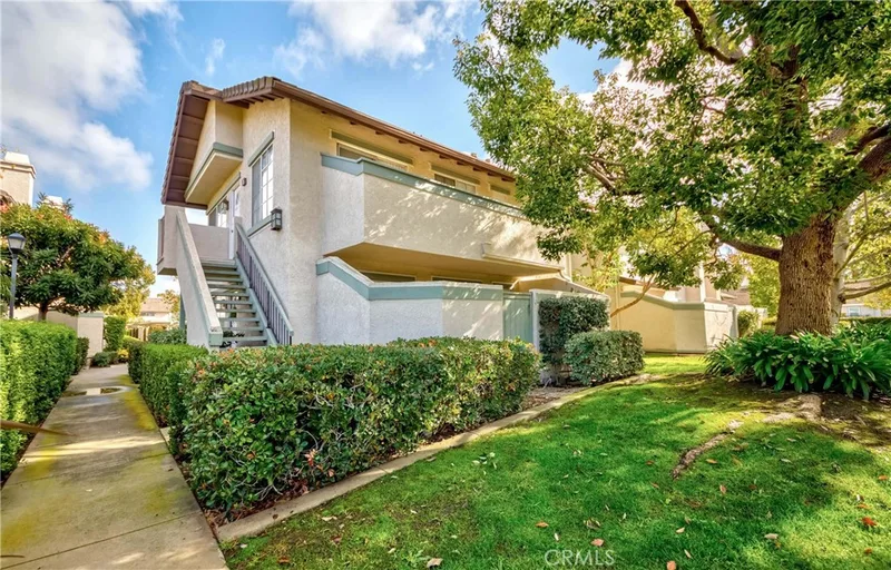 35 Oxford 24, Irvine, CA 92612
