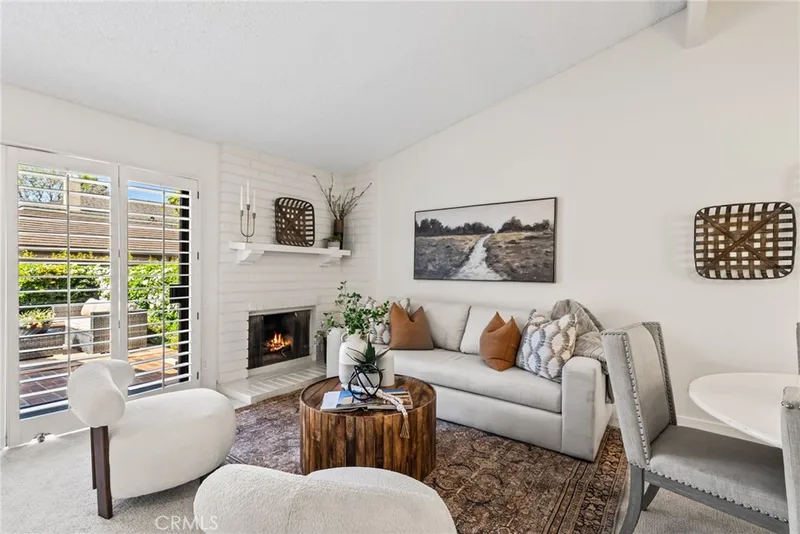 36 Sunfish 41, Irvine, CA 92604