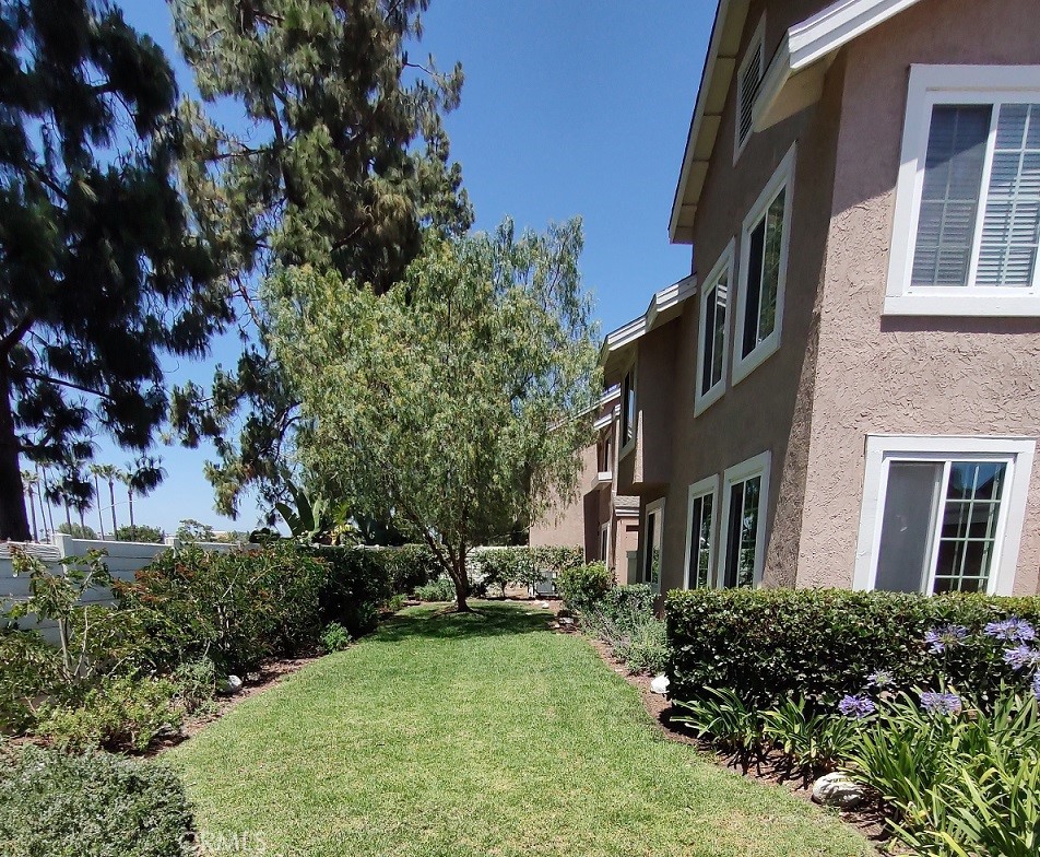 Side yard - 36 Woodleaf, Irvine CA 92614 - photo 2