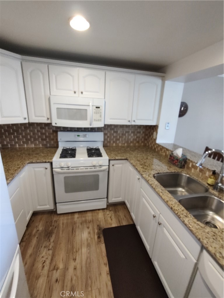 Kitchen - 36 Woodleaf, Irvine CA 92614 - photo 10