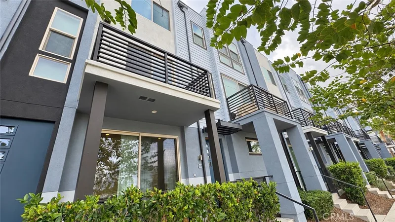 369 Placemark, Irvine