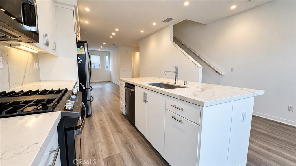 Open kitchen with large island - 369 Placemark, Irvine CA 92614 - photo 13