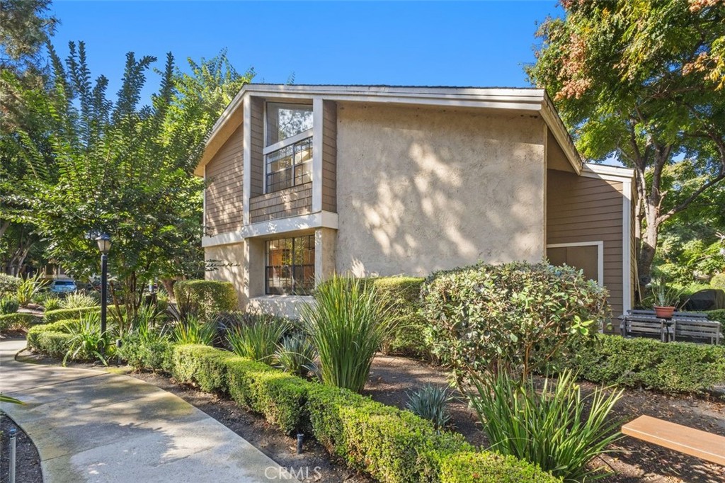 Corner End unit nobody above or below - 37 Lakepines, Irvine CA 92620 - photo 1