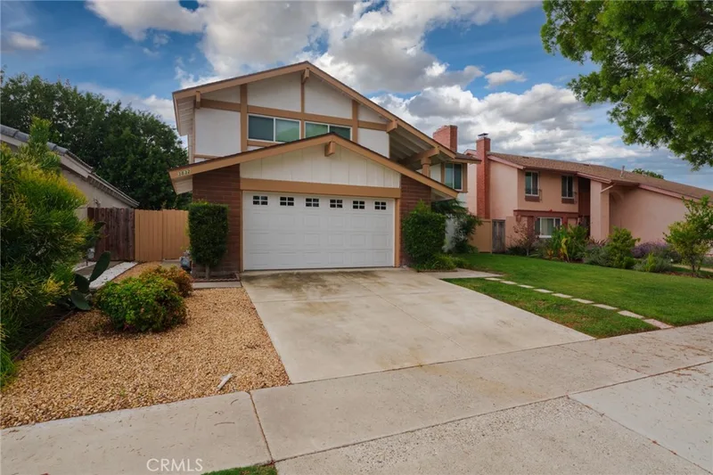 3832 Hamilton, Irvine