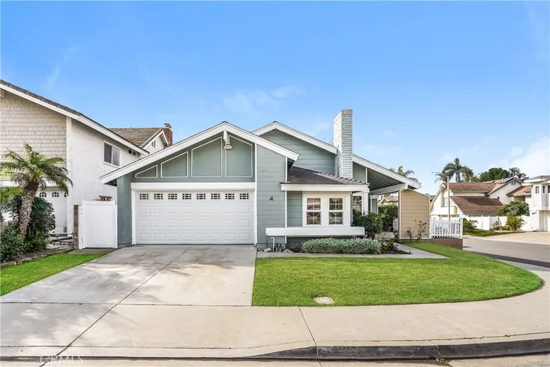4 Aberdeen St, Irvine, CA 92620
