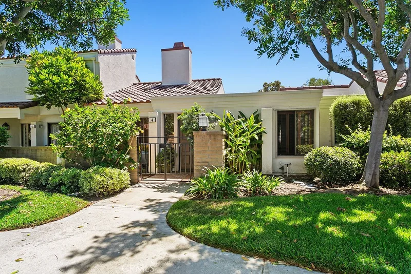4 Navarre 126, Irvine, CA 92612