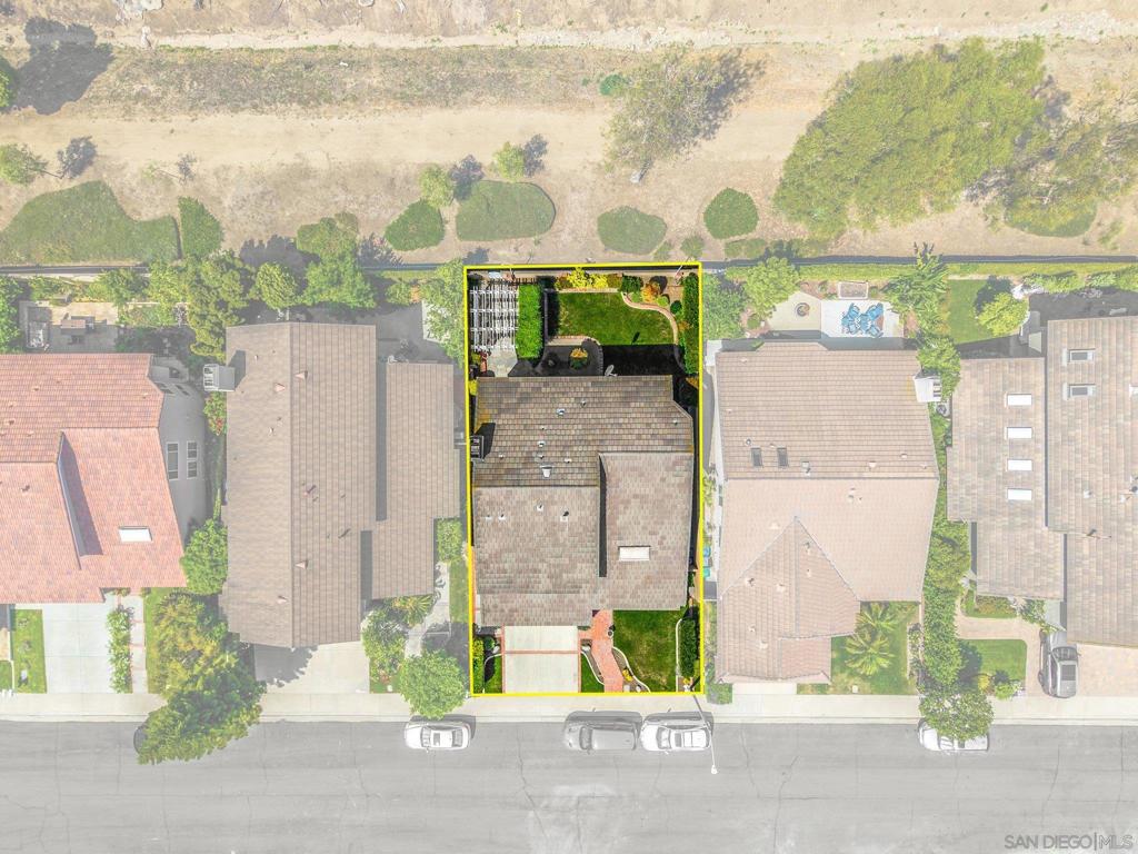 Great walking trail out the back yard. - 40 Brena, Irvine CA 92620 - photo 38