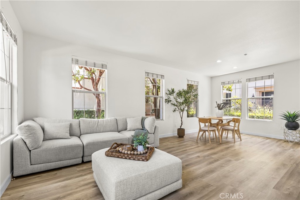 42 Vintage, Irvine CA 92620 - photo 1