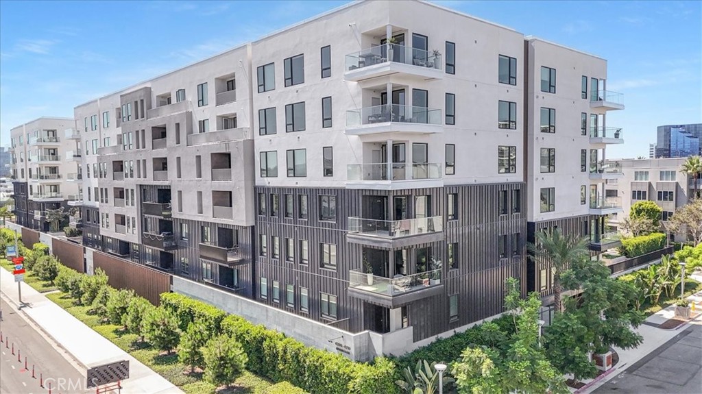 This unit has 12” concrete slabs ensure quiet living. - 4209 Rivington, Irvine CA 92612 - photo 1