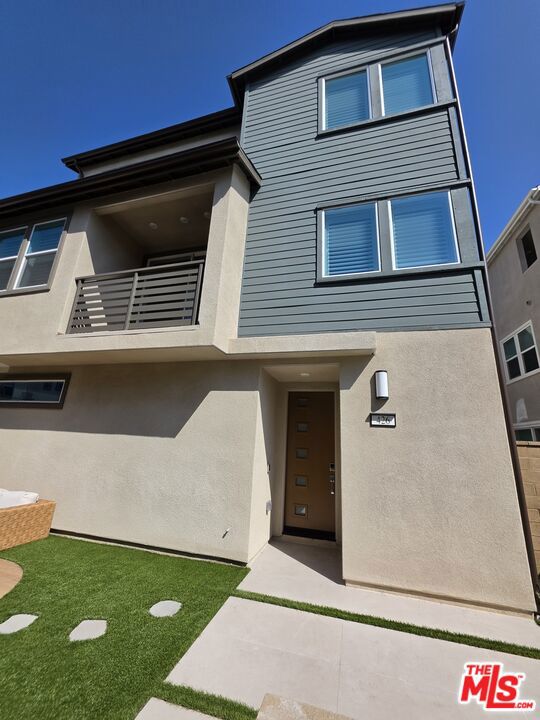 426 Lobata, Irvine CA 92618 - photo 2