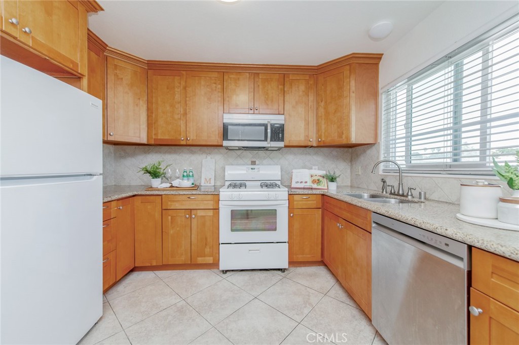 44 Fallbrook, Irvine CA 92604 - photo 8