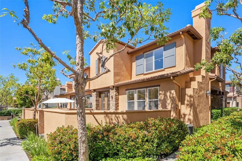 44 Sapphire #106, Irvine, CA 92602