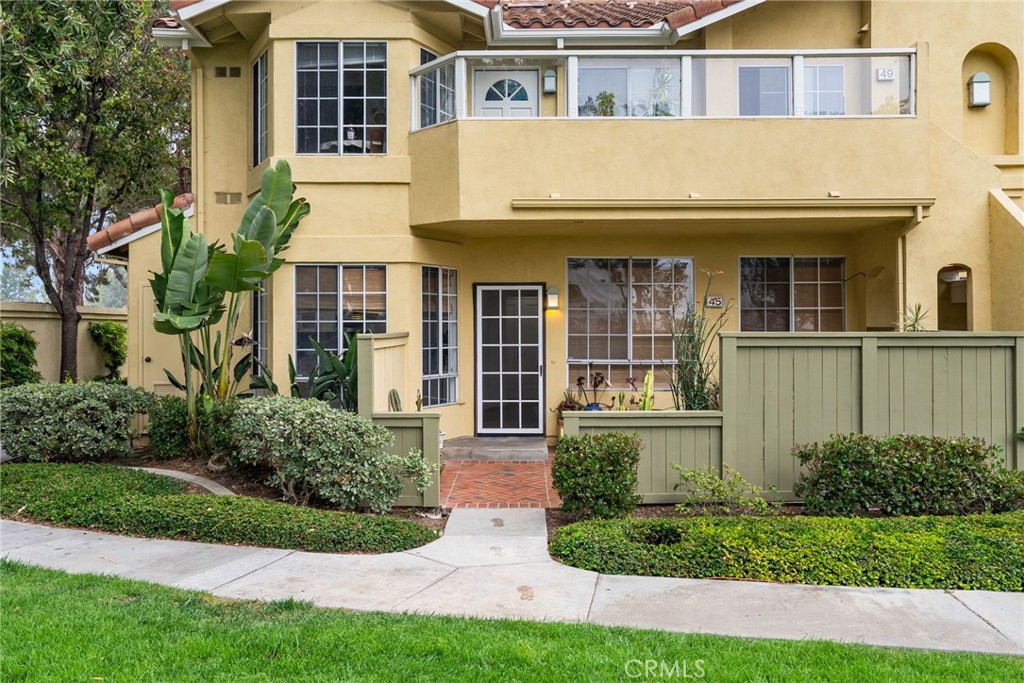 private end unit - 45 Alicante Aisle 52, Irvine CA 92614 - photo 1