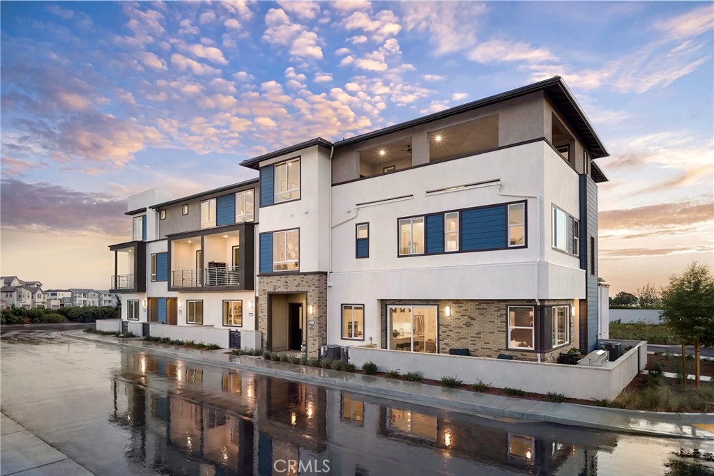 Model Photos: Photos shown are of the model home for this floor plan. Actual finishes, features, and landscaping may var - 467 Treble, Irvine CA 92618 - photo 12