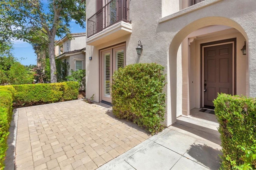 Front patio - scenic and tranquil - 47 Canopy, Irvine CA 92603 - photo 3
