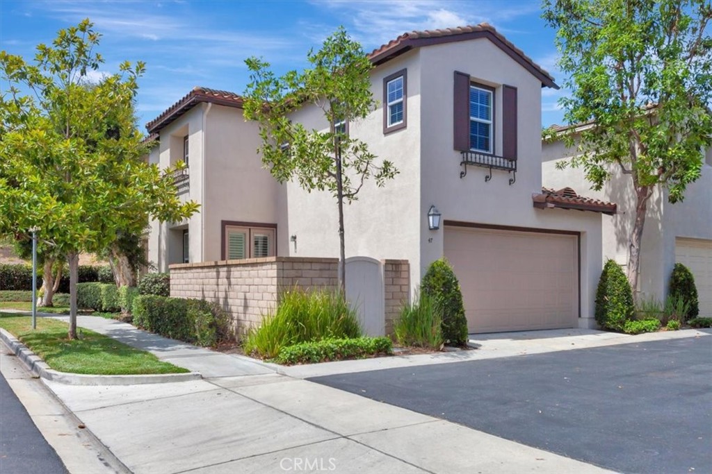 Side yard and 2-car garage - END - 47 Canopy, Irvine CA 92603 - photo 4