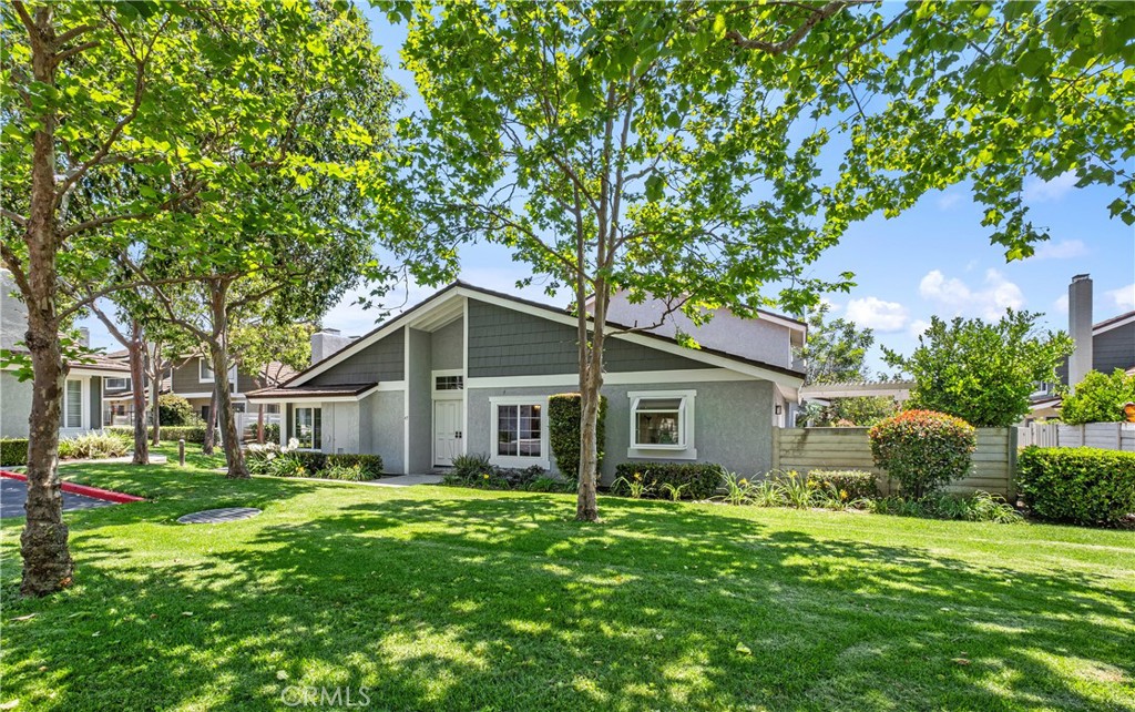 Expansive greenbelt just outside the front door. - 47 Havenwood, Irvine CA 92614 - photo 1
