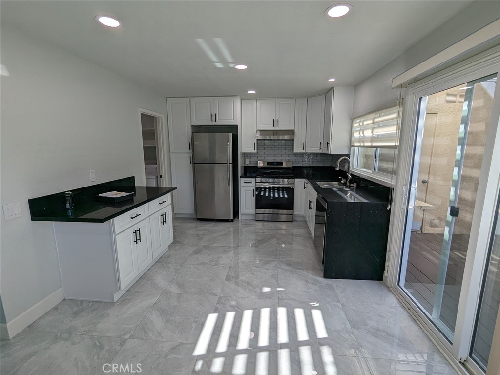 47 Heritage, Irvine CA 92604 - photo 1