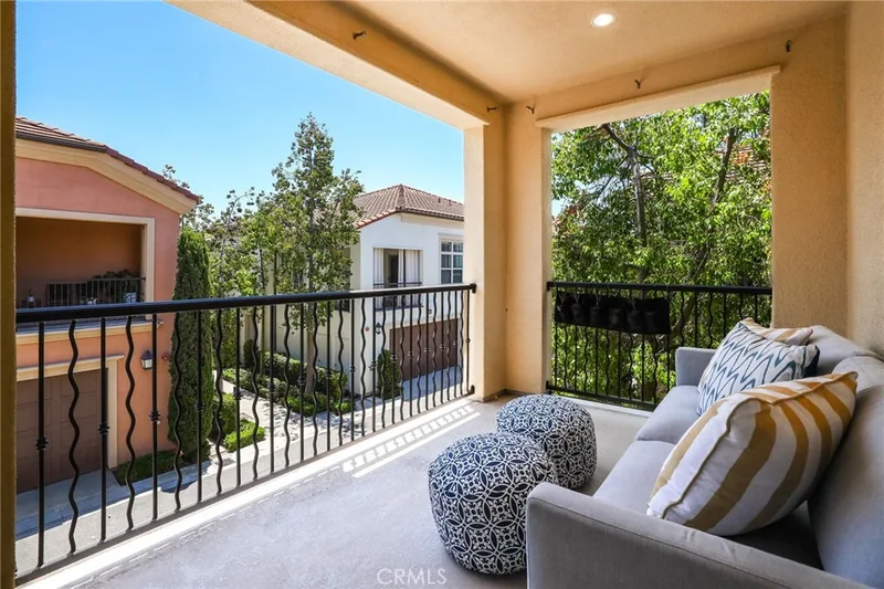 47 Mayfair, Irvine