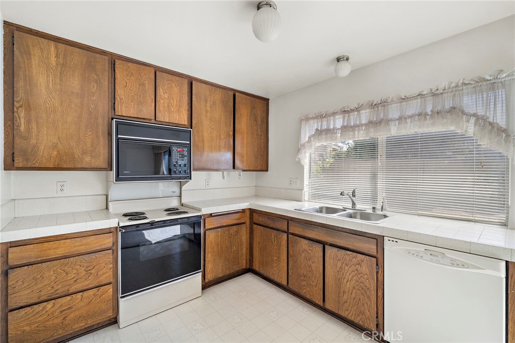 4862 Redbluff Circle, Irvine CA 92604 - photo 11