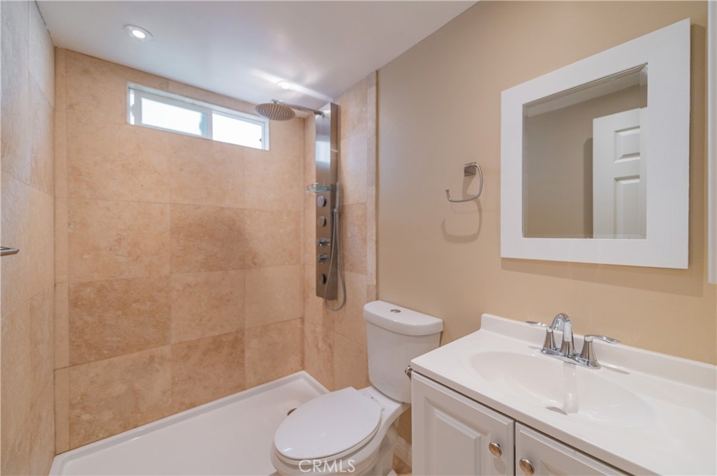 main floor bath - 4972 Rochelle, Irvine CA 92604 - photo 8