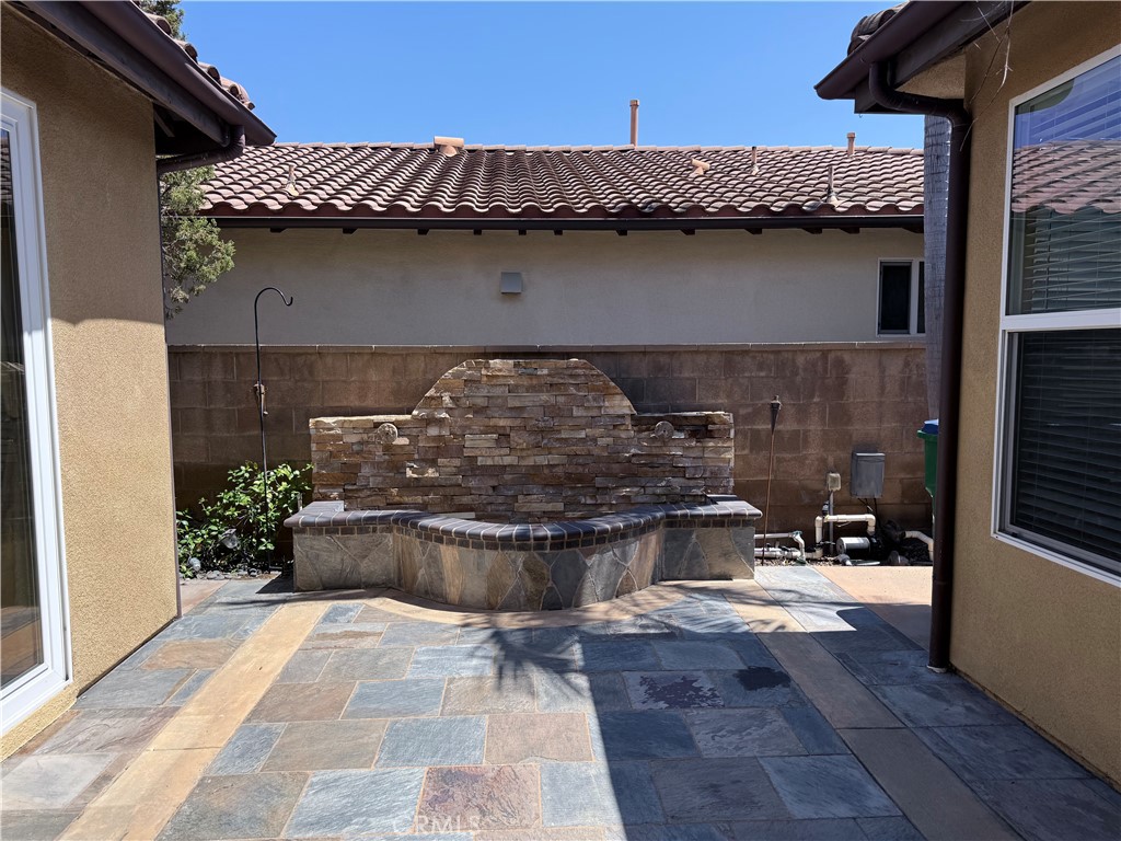Side Courtyard. - 5 Stonegate, Irvine CA 92602 - photo 25
