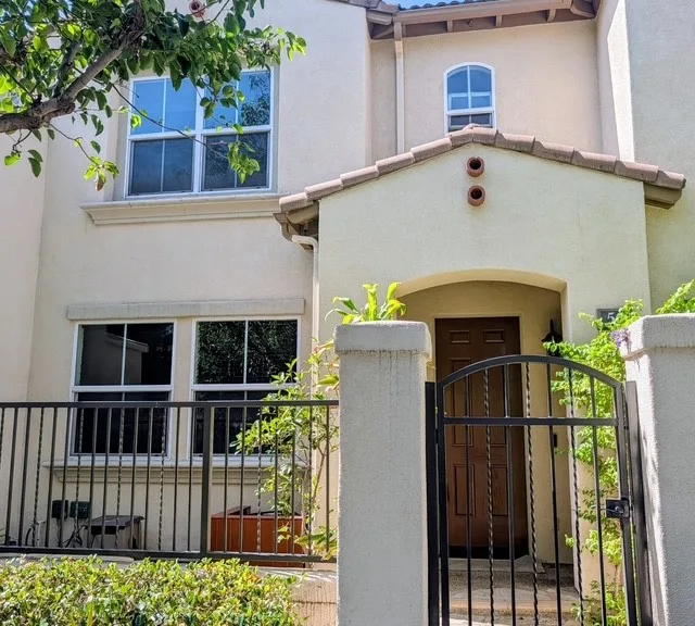 50 Trailing Vine, Irvine, CA 92602