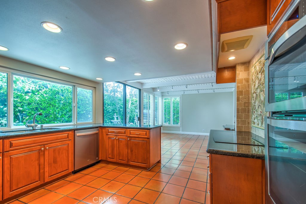 5021 Corkwood Lane, Irvine CA 92612 - photo 12