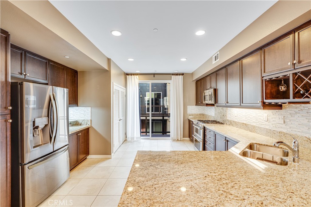 507 Rockefeller, Irvine CA 92612 - photo 2