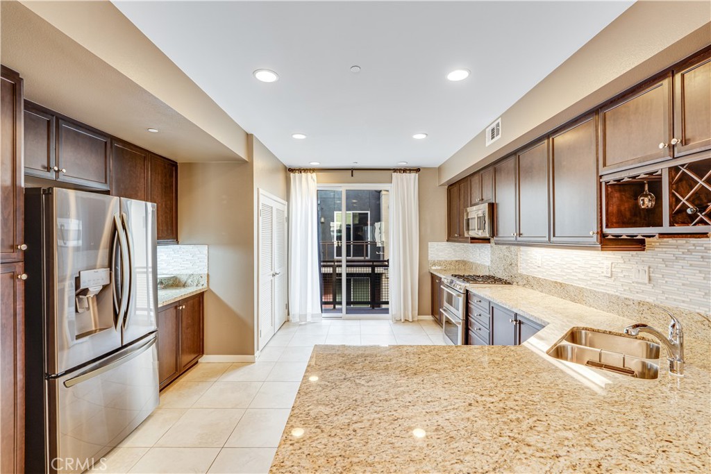507 Rockefeller, Irvine CA 92612 - photo 3