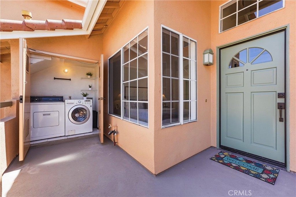 The private laundry area off of the front porch - 51 Abrazo Aisle 169, Irvine CA 92614 - photo 25