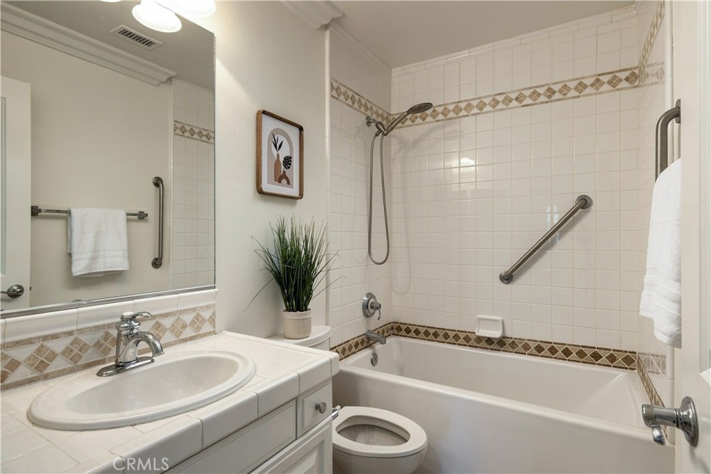 Upper Level Shared Bath - 51 Bower Tree, Irvine CA 92603 - photo 21