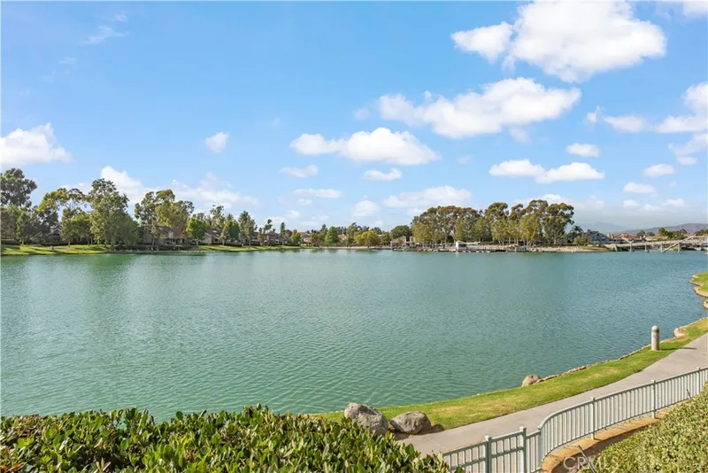 51 Lakefront 31, Irvine, CA 92604