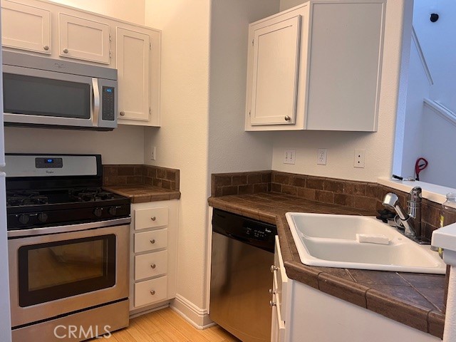 Kitchen - 511 Birch Grove, Irvine CA 92618 - photo 13