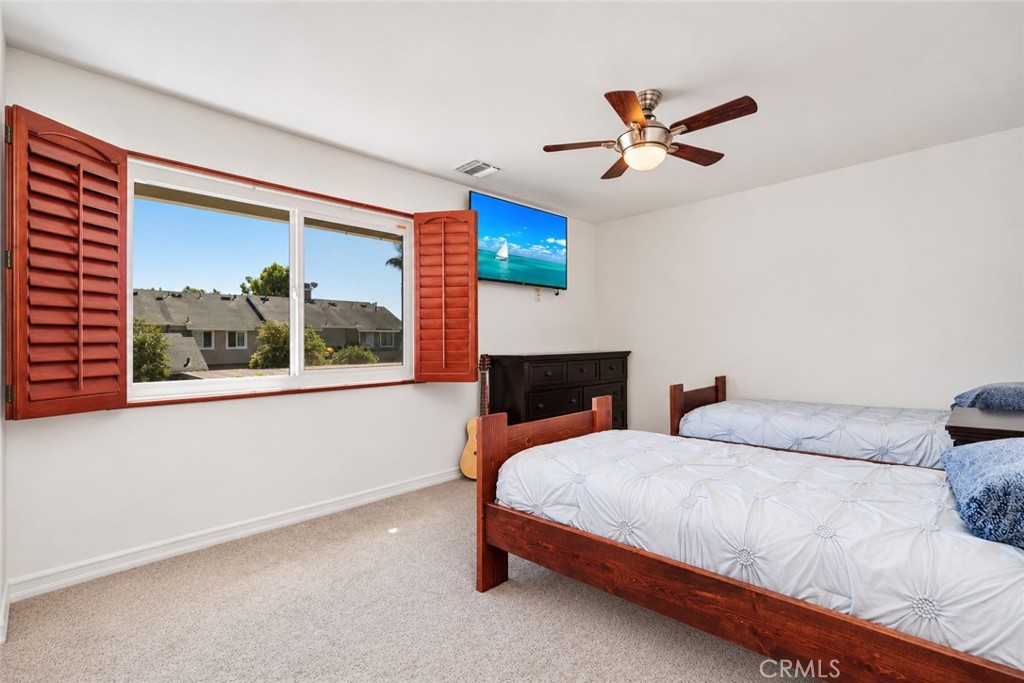 Huge secondary bedroom. - 52 Briarwood, Irvine CA 92604 - photo 22