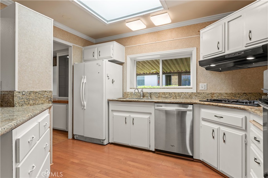 Kitchen - 5200 Irvine #343, Irvine CA 92620 - photo 9
