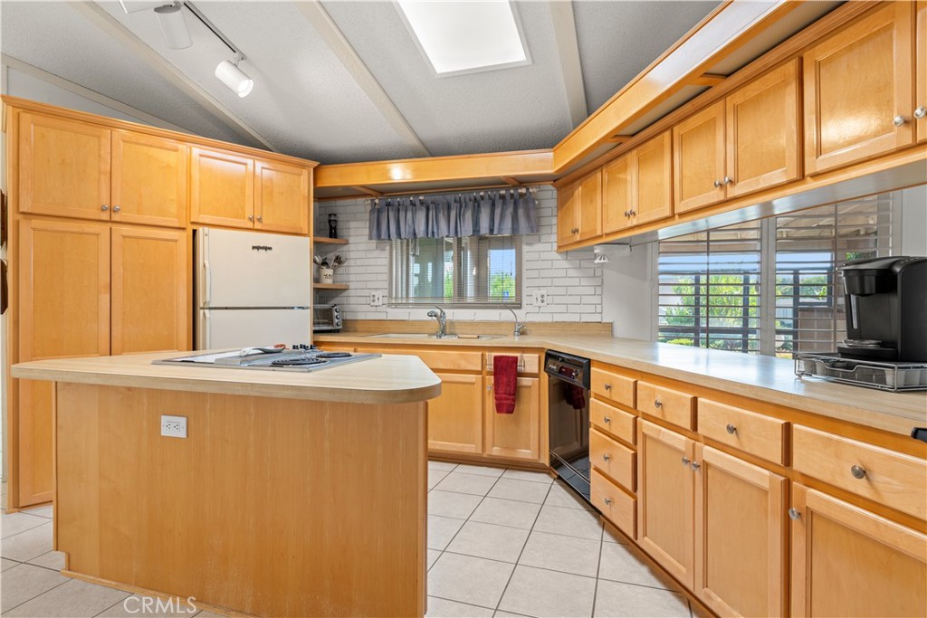 Updated Maple Cabinets - 5200 Irvine Boulevard 179, Irvine CA 92620 - photo 16