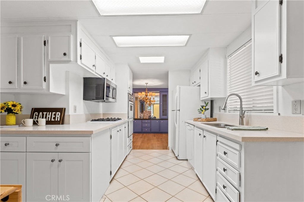 Kitchen - 5200 Irvine Boulevard 254, Irvine CA 92620 - photo 11