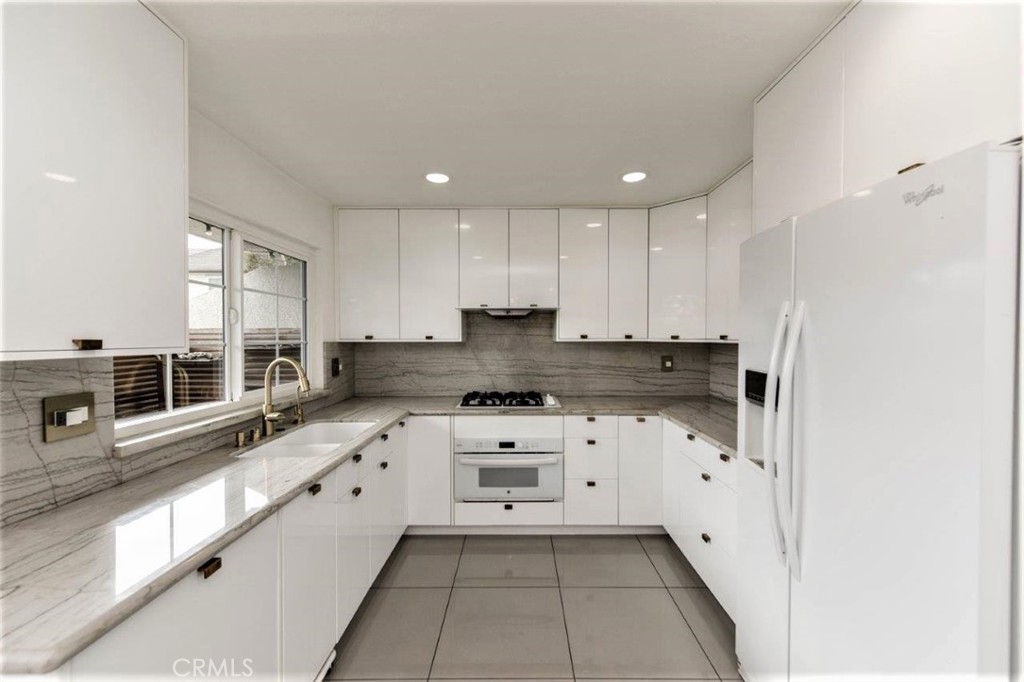 53 Oxford 14, Irvine CA 92612 - photo 2