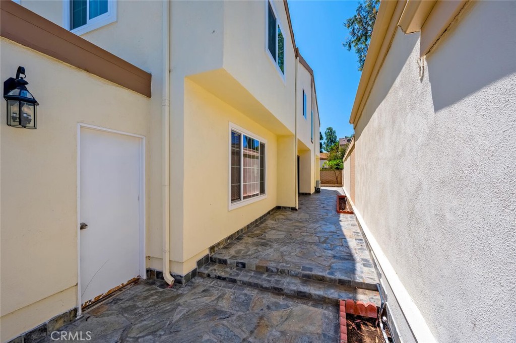 53 Willow Tree Ln, Irvine CA 92612 - photo 4