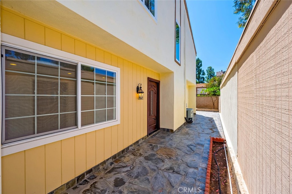53 Willow Tree Ln, Irvine CA 92612 - photo 5