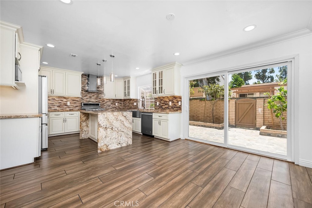 53 Willow Tree Ln, Irvine CA 92612 - photo 18