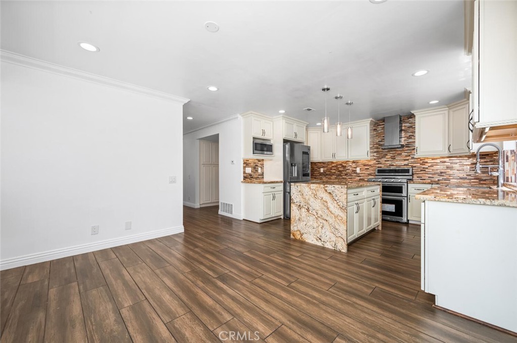 53 Willow Tree Ln, Irvine CA 92612 - photo 19
